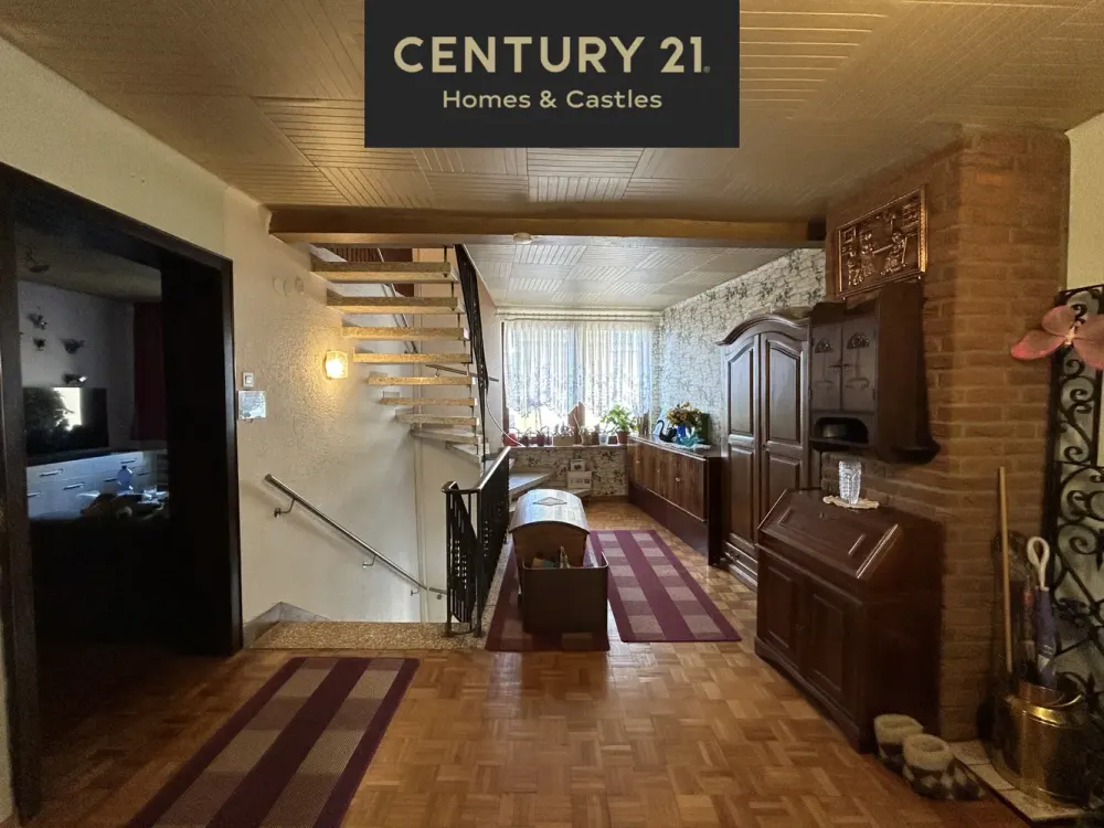 Prime Location in Püttlingen! - Great Maisonette Apartment with Garage and Garden - Directly at the Market Square