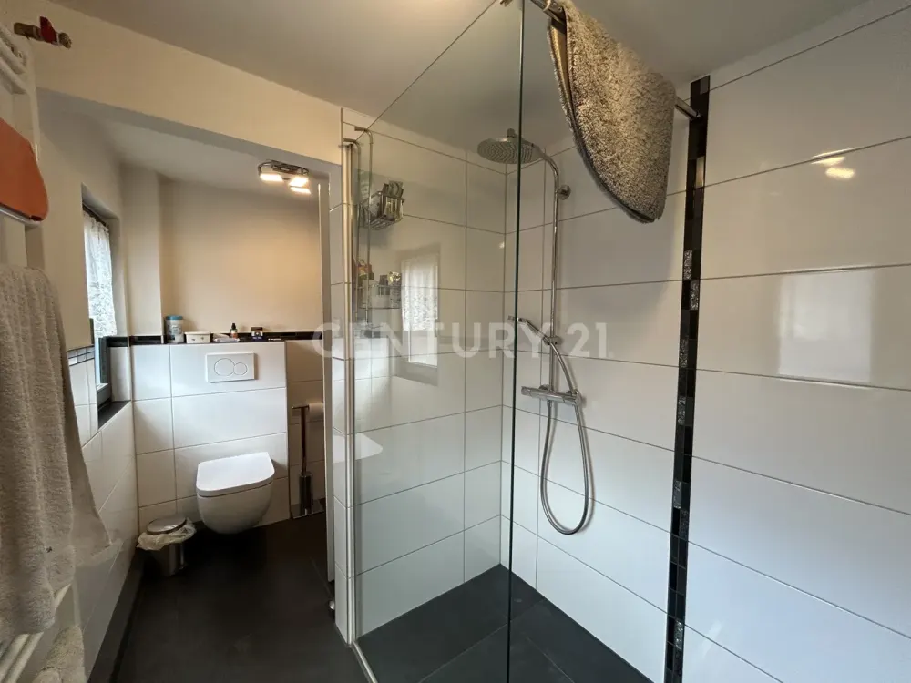 Prime Location in Püttlingen! - Great Maisonette Apartment with Garage and Garden - Directly at the Market Square