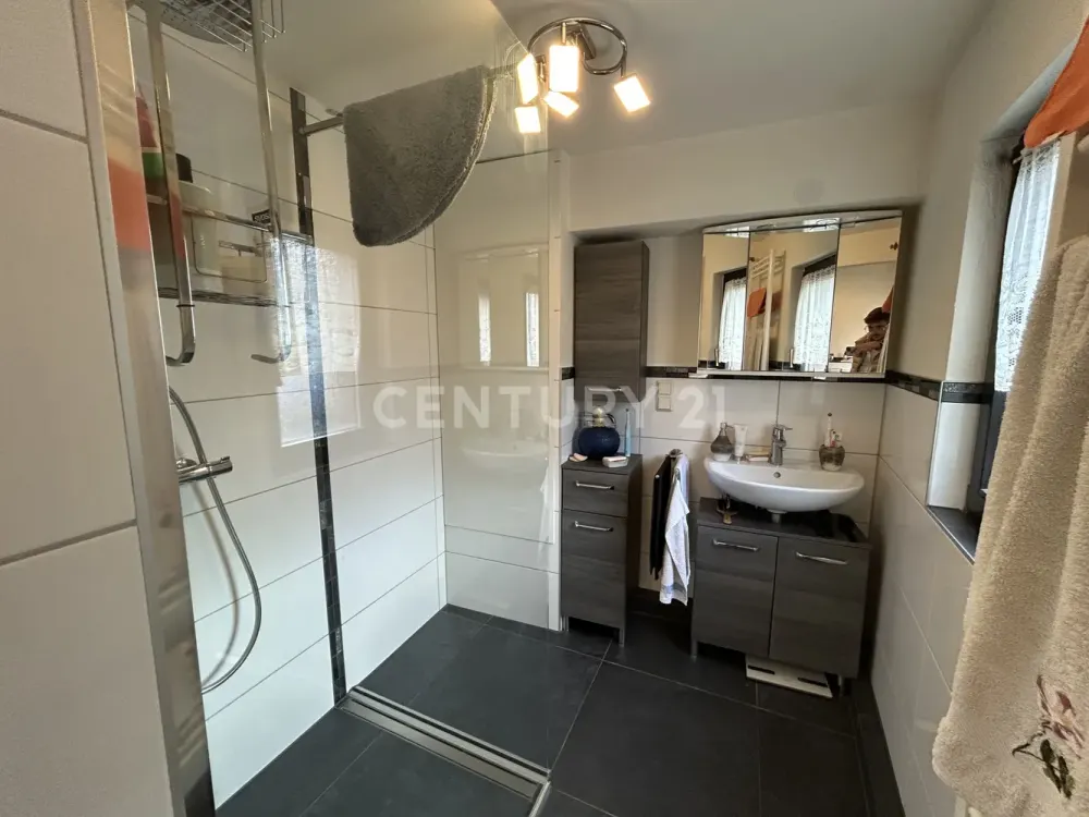 Prime Location in Püttlingen! - Great Maisonette Apartment with Garage and Garden - Directly at the Market Square
