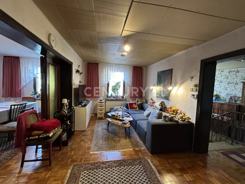 Prime Location in Püttlingen! - Great Maisonette Apartment with Garage and Garden - Directly at the Market Square