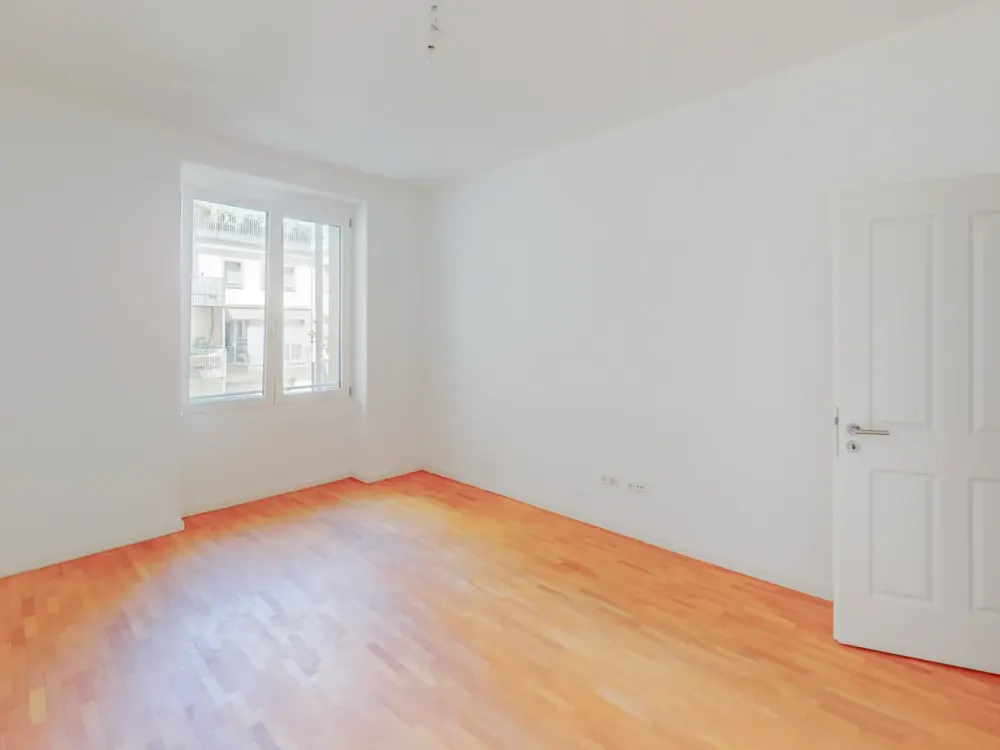 *Including Moving Bonus* Perfect for Families! Beautiful 5-Room Apartment