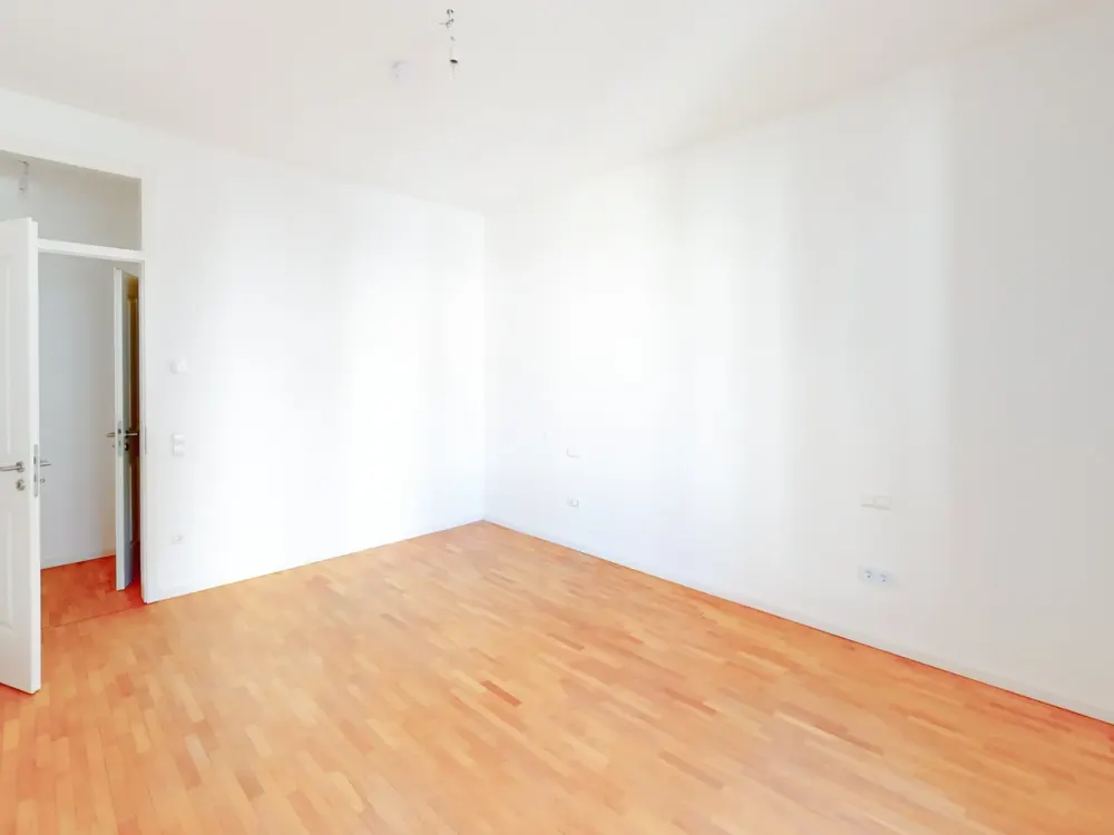*Including Moving Bonus* Perfect for Families! Beautiful 5-Room Apartment