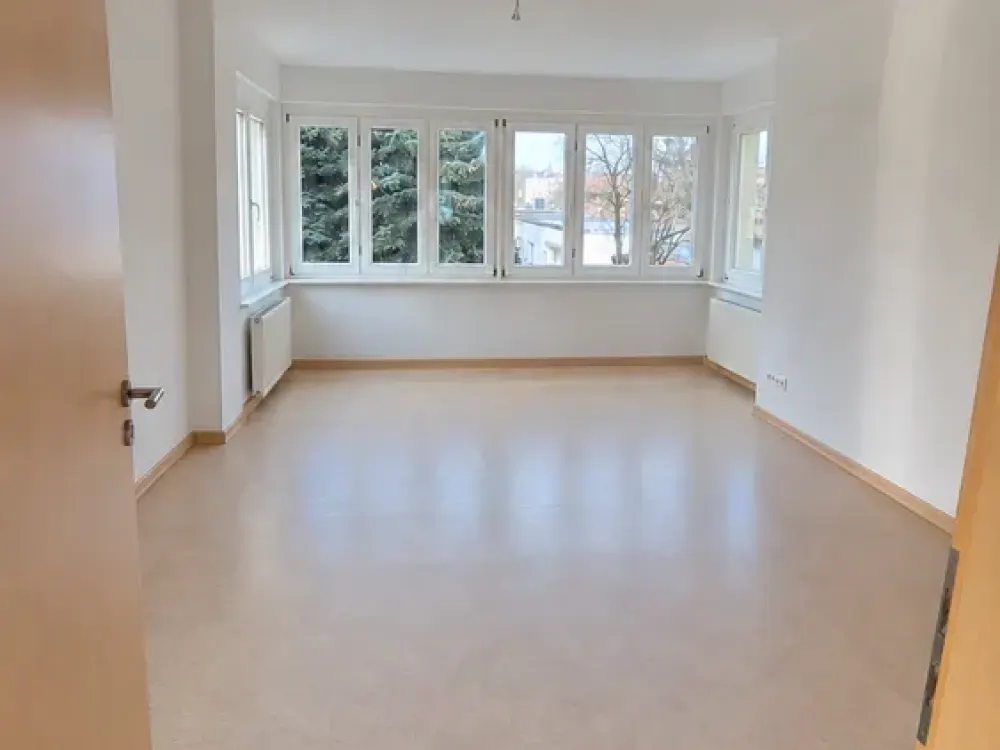 Helle 4-Zimmer-Altbauwohnung mit Tageslichtbad und Gäste-WC in Dresden-Zschertnitz