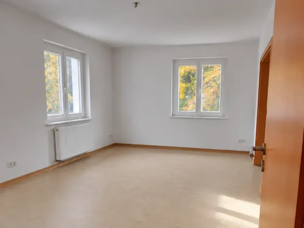 Helle 4-Zimmer-Altbauwohnung mit Tageslichtbad und Gäste-WC in Dresden-Zschertnitz