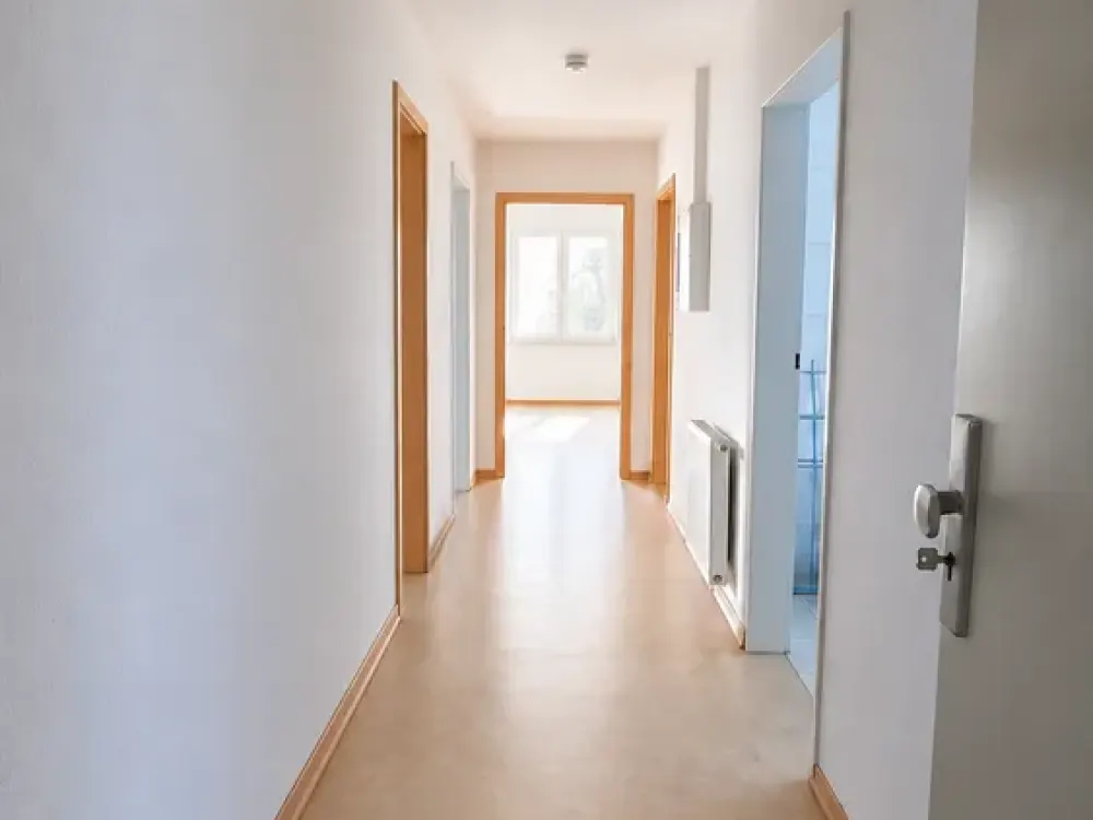 Helle 4-Zimmer-Altbauwohnung mit Tageslichtbad und Gäste-WC in Dresden-Zschertnitz