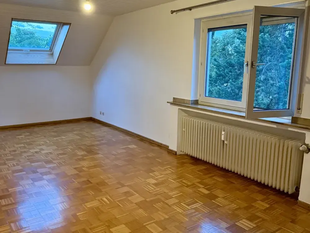 Ruhige 2-Zimmer-Dachgeschosswohnung in Frankfurt-Eschersheim