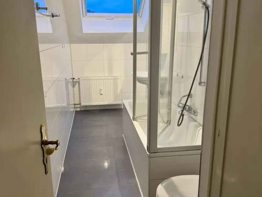 Ruhige 2-Zimmer-Dachgeschosswohnung in Frankfurt-Eschersheim