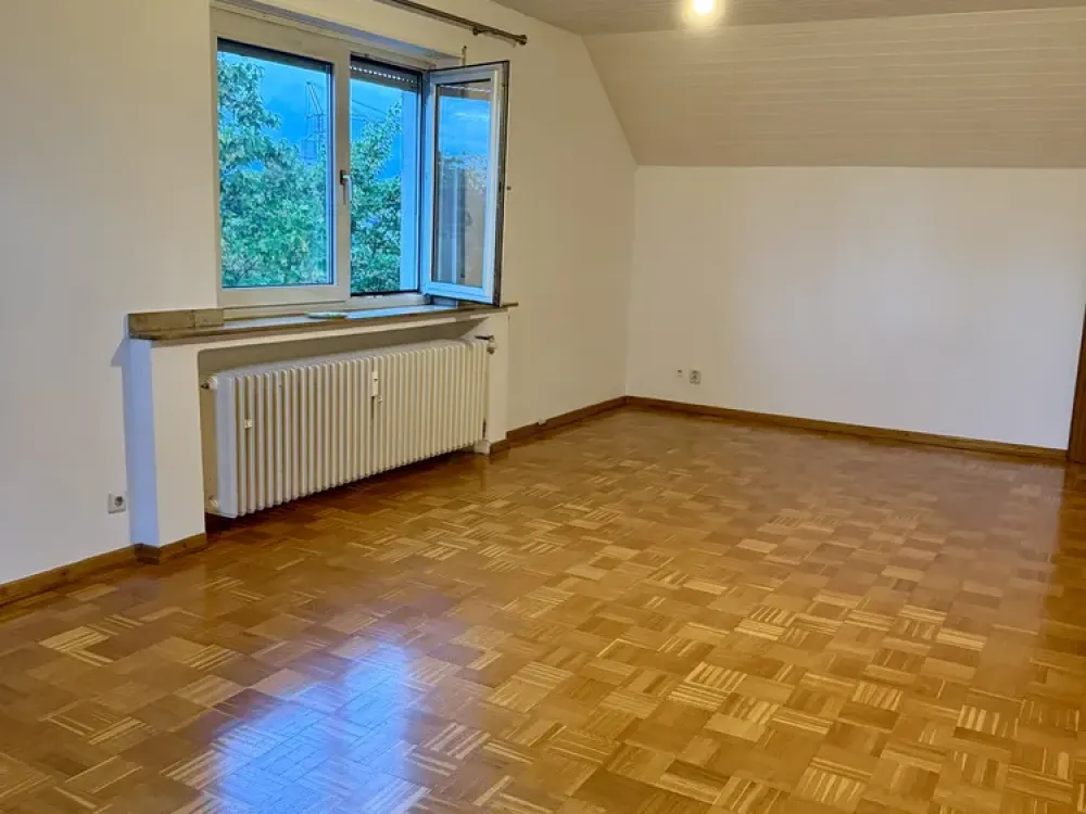 Ruhige 2-Zimmer-Dachgeschosswohnung in Frankfurt-Eschersheim