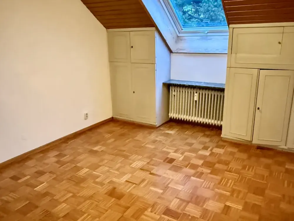 Ruhige 2-Zimmer-Dachgeschosswohnung in Frankfurt-Eschersheim