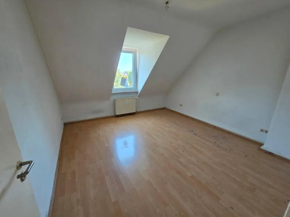 2-Zimmer-Wohnung im Dachgeschoss (Ohne Aufzug) - frisch saniert