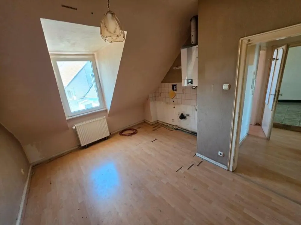 2-Zimmer-Wohnung im Dachgeschoss (Ohne Aufzug) - frisch saniert