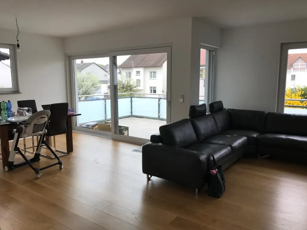 Stilvolle, neuwertige 4-Zimmer-Wohnung mit gehobener Innenausstattung mit Einbauküche in Liederbach