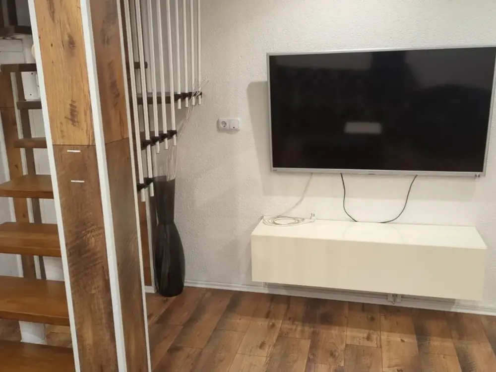Furnished Maisonette Apartment in Mülheim -- with Fitted Kitchen, Balcony and Basement Storage