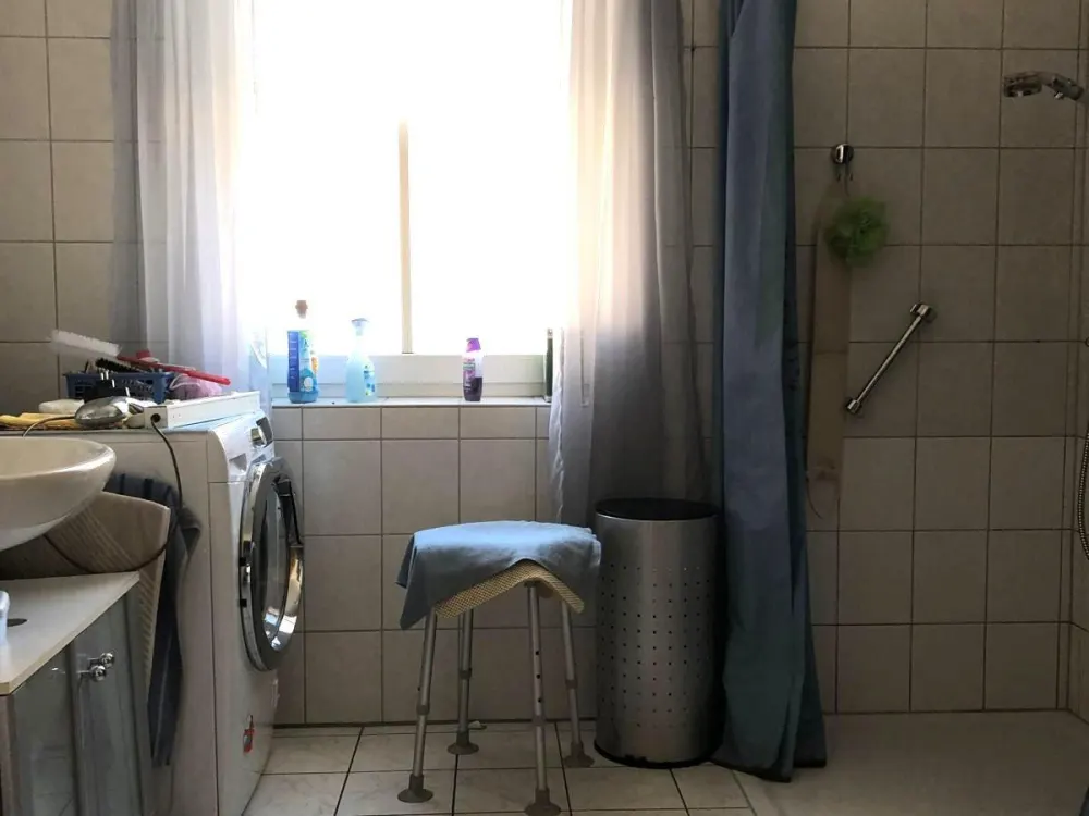 *Wohnberechtigungsschein erforderlich* 2-Zimmer-Wohnung u. Balkon