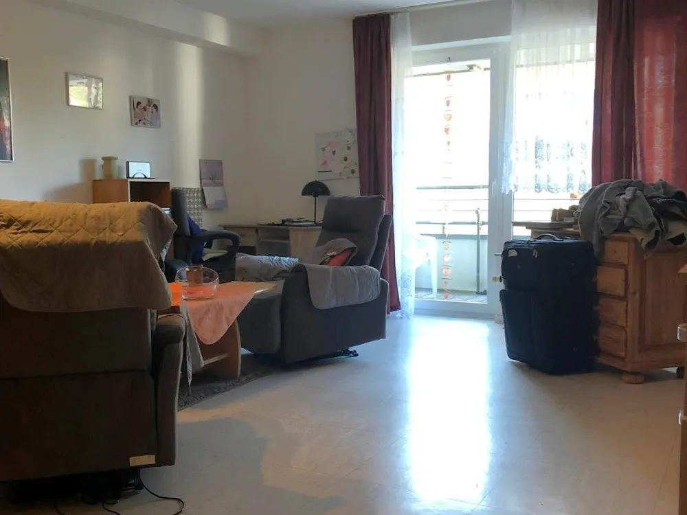 *Wohnberechtigungsschein erforderlich* 2-Zimmer-Wohnung u. Balkon