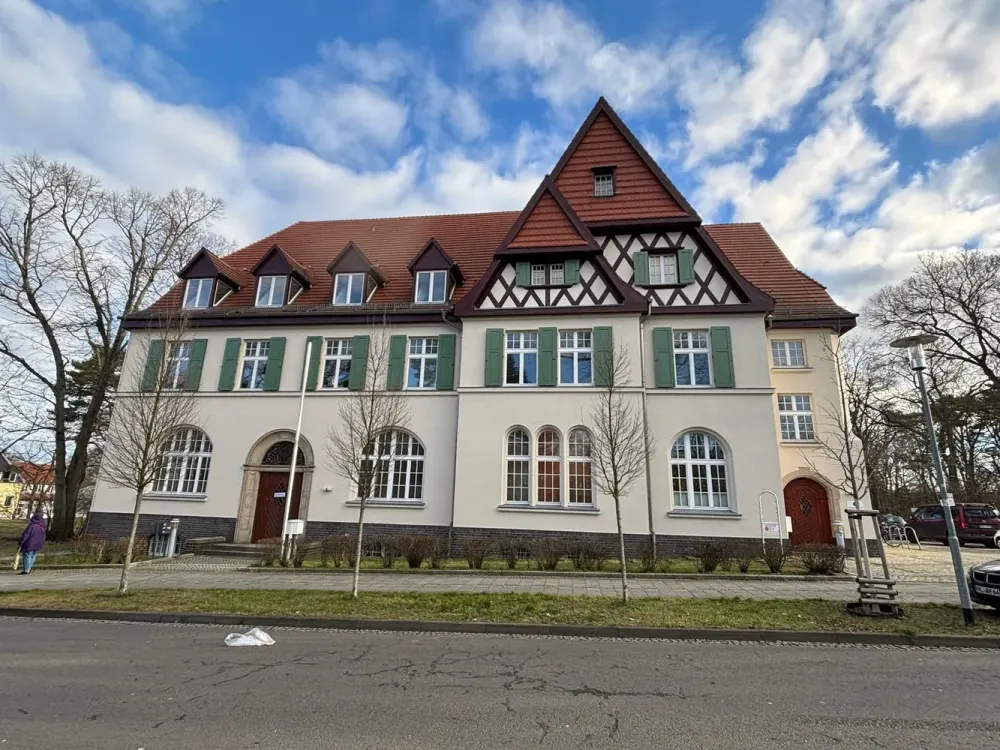 Wohnen im Denkmal: frisch sanierte 143-m²-Dachgeschosswohnung mit Haus-im-Haus-Charakter