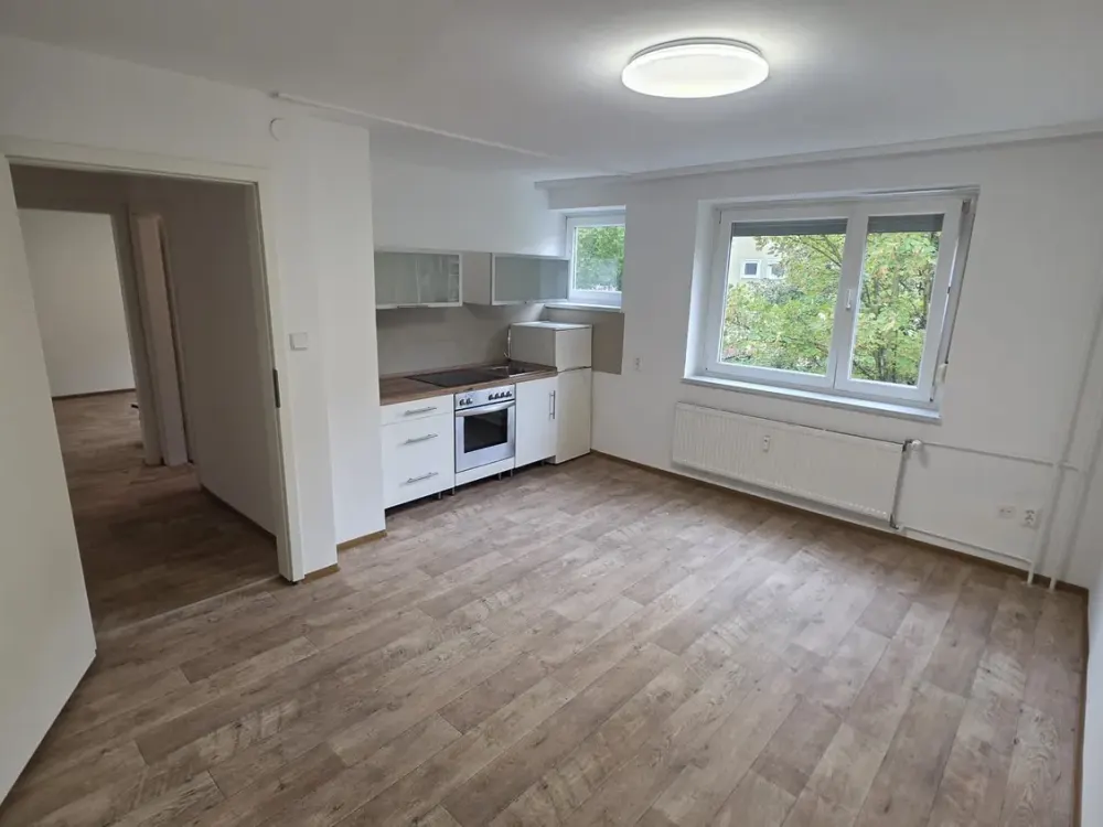 Helle, modern renovierte Wohnung in Fürth-Hardhöhe mit Einbauküche und sehr guter Verkehrsanbindung