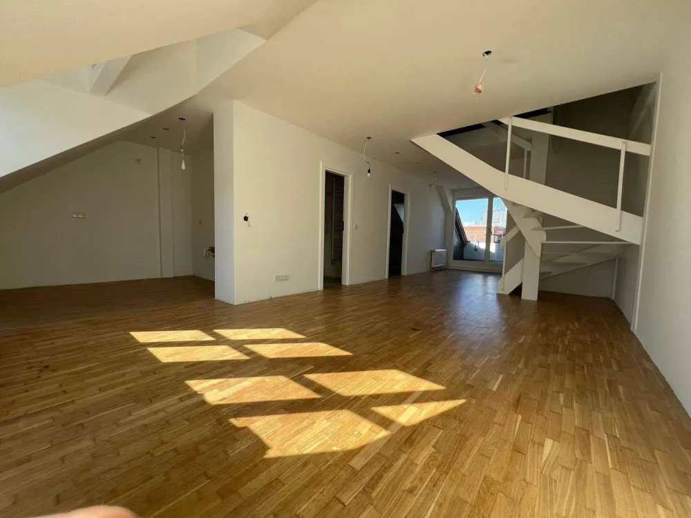 ***3 Zi. DG Maisonette-Wohnung mit Terrasse, Parkett, Wannenbad, offener Küche, uvm***