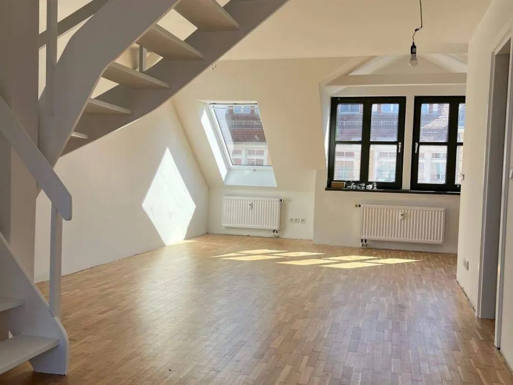 ***3 Zi. DG Maisonette-Wohnung mit Terrasse, Parkett, Wannenbad, offener Küche, uvm***