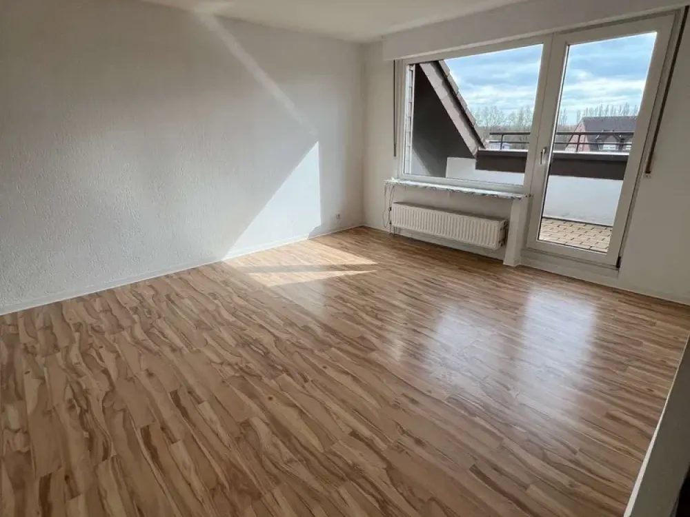 Schöne 3,5 Zimmer Wohnung mit Balkon