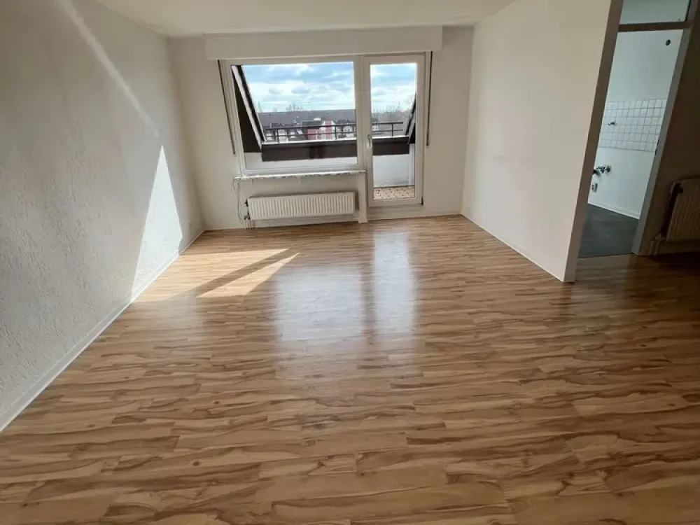 Schöne 3,5 Zimmer Wohnung mit Balkon