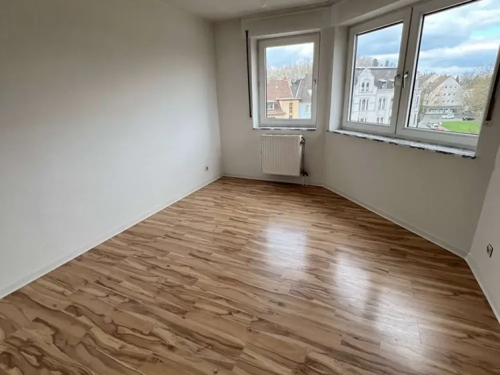 Schöne 3,5 Zimmer Wohnung mit Balkon