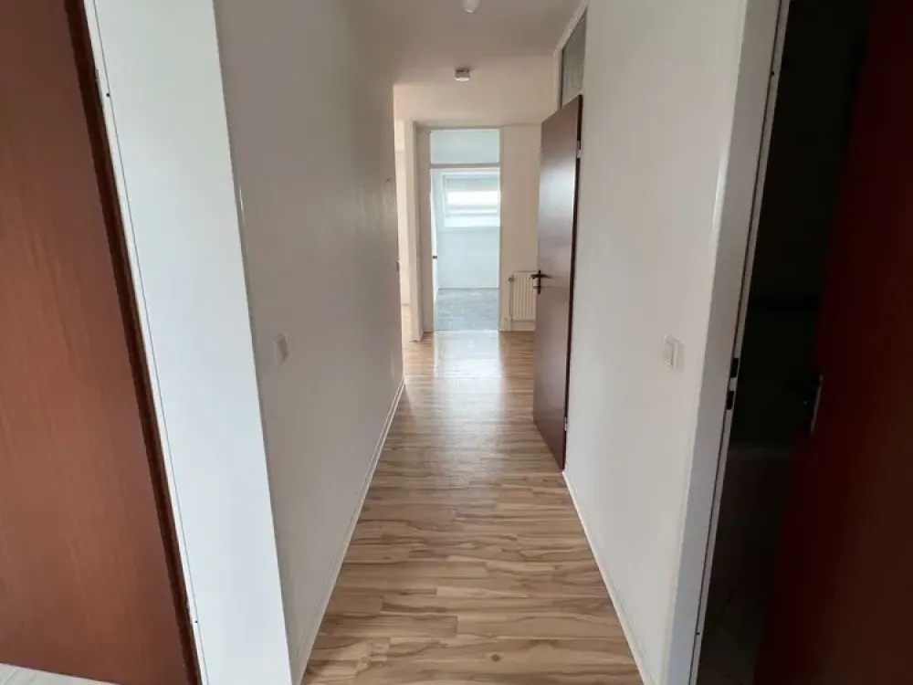 Schöne 3,5 Zimmer Wohnung mit Balkon