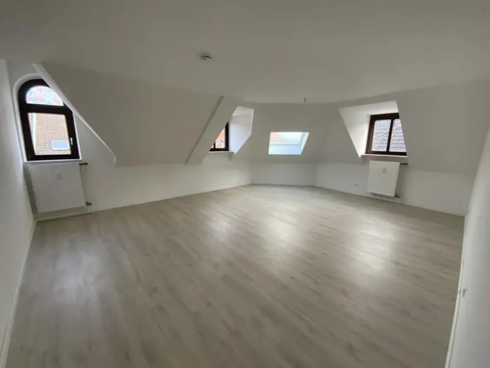 Ab sofort! Großzügige 3-Zimmer-Wohnung mit Laminat - Baumarktgutschein für 200,00 EUR
