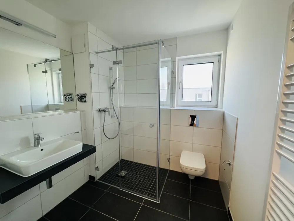 Modernes Studio möbliert mit EBK, Süd-Balkon und Abstellkammer!