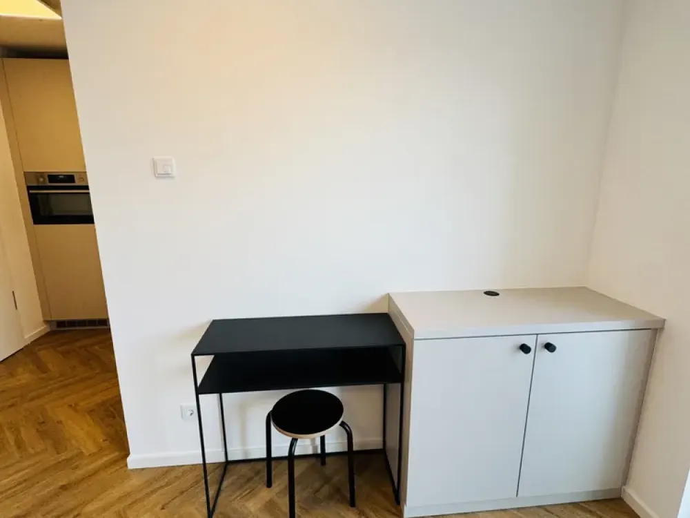 Modernes Studio möbliert mit EBK, Süd-Balkon und Abstellkammer!