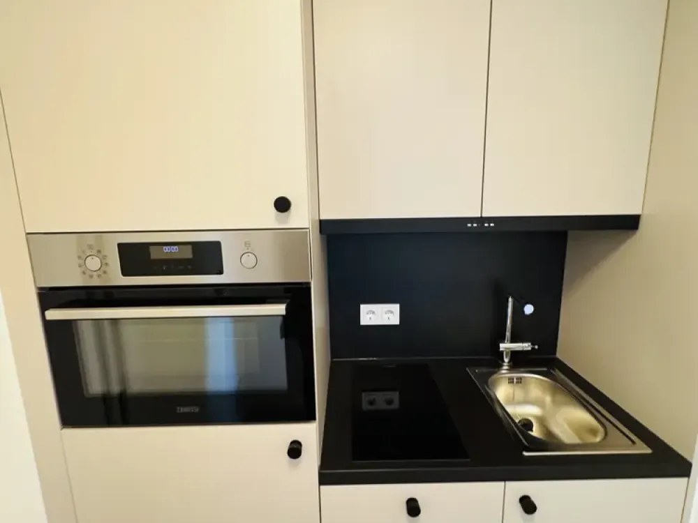 Modernes Studio möbliert mit EBK, Süd-Balkon und Abstellkammer!