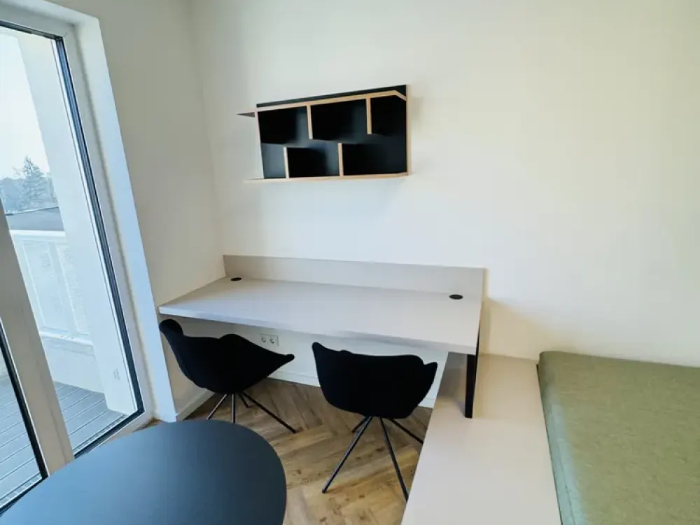 Modernes Studio möbliert mit EBK, Süd-Balkon und Abstellkammer!