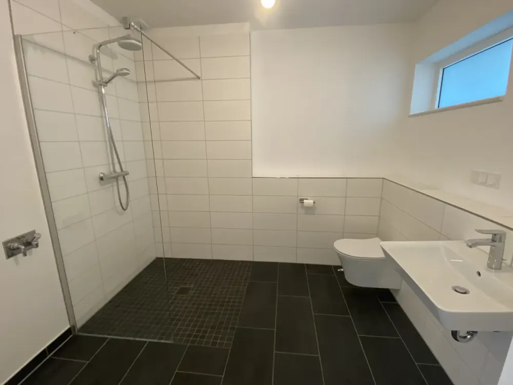 New Build 2023: Bright 2-Room Apartment with Balcony, Fitted Kitchen and Underground Parking Space
