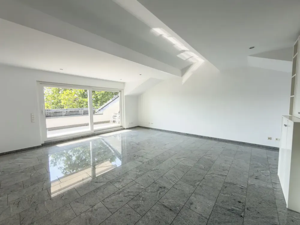 Penthouse in Opladen: 113 m² mit Weitblick, Aufzug & Garage