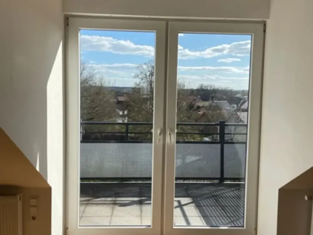 Helle Dachgeschosswohnung mit Balkon