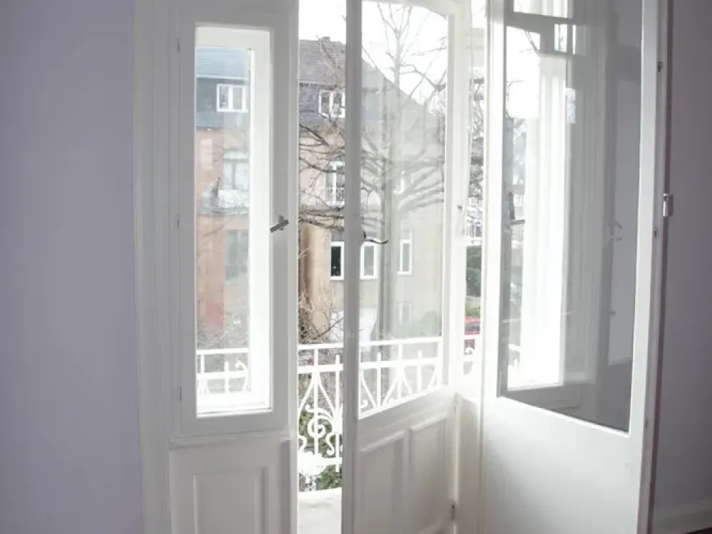 8-Zimmer-Altbau in Winterhude: Nur als Wohnbüro bzw. -praxis bzw. -atelier. Wohgemeinschaft möglich.