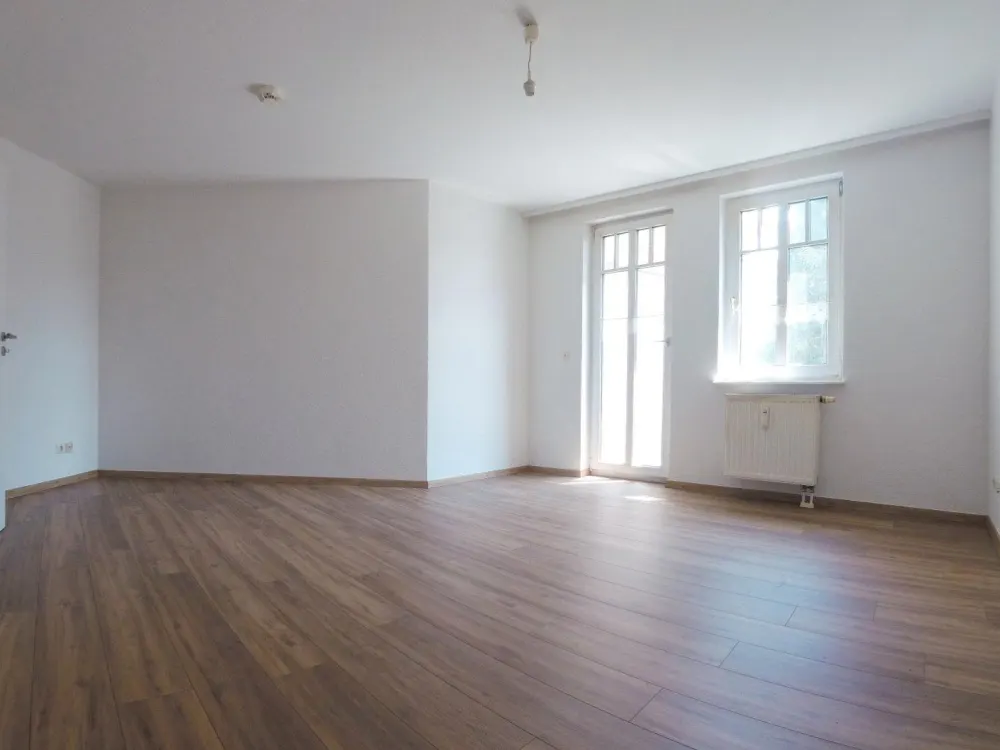 2-Zimmer mit Balkon & Blick ins Grüne, Bad mit Wanne