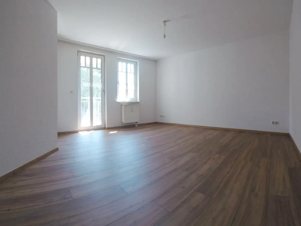 2-Zimmer mit Balkon & Blick ins Grüne, Bad mit Wanne