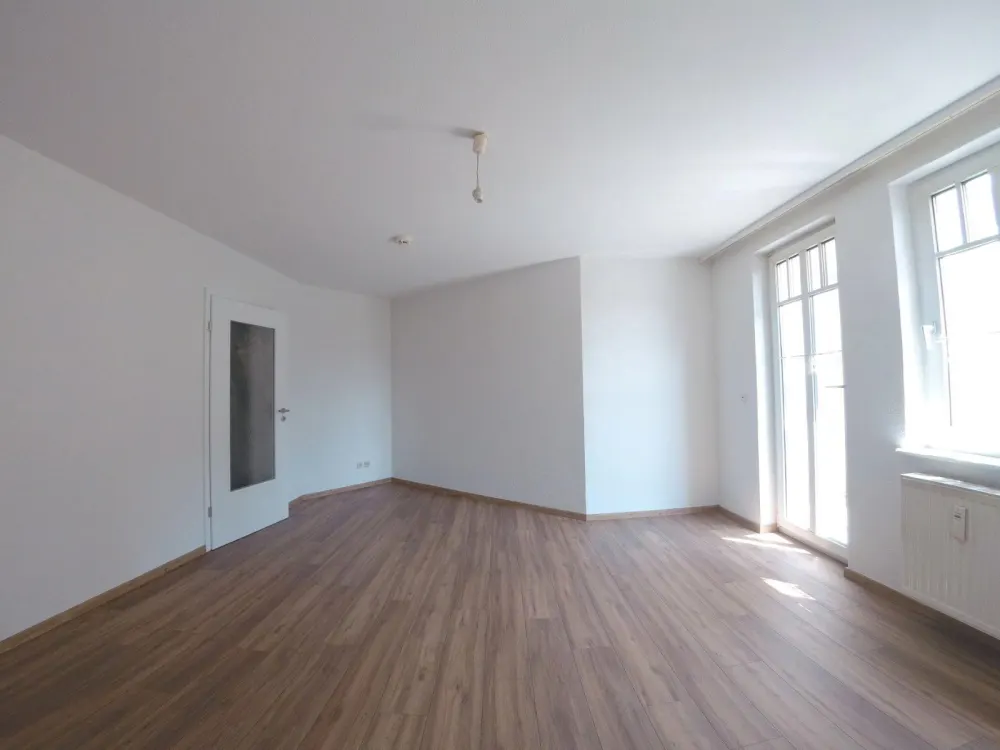 2-Zimmer mit Balkon & Blick ins Grüne, Bad mit Wanne