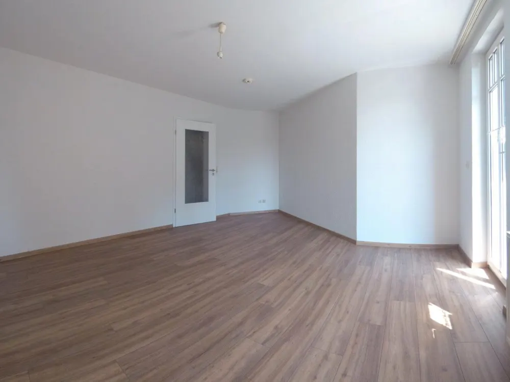 2-Zimmer mit Balkon & Blick ins Grüne, Bad mit Wanne