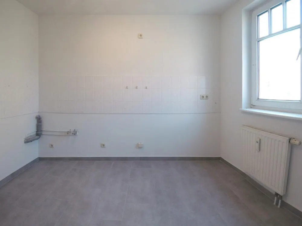 2-Zimmer mit Balkon & Blick ins Grüne, Bad mit Wanne
