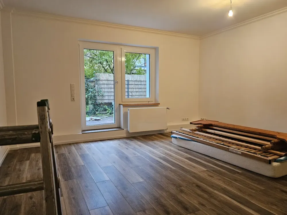 Erstbezug nach Sanierung - Haus im Haus - 3 -Zimmerwohnung mit Garten in Hamburg-Sülldorf