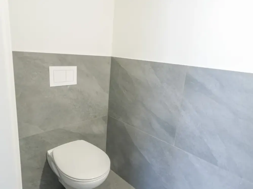 Exklusive 2,5-Zi.-Neubauwohnung (KfW 55), barrierefrei, Balkon, Aufzug & TG-Stellplatz