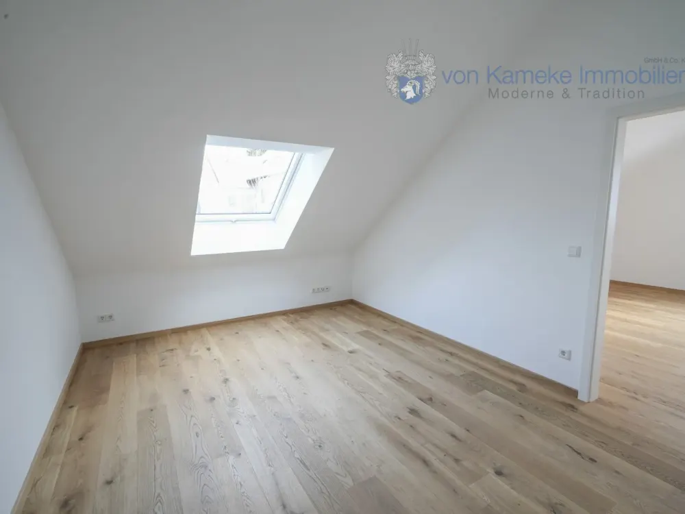Exklusive 2,5-Zi.-Neubauwohnung (KfW 55), barrierefrei, Balkon, Aufzug & TG-Stellplatz