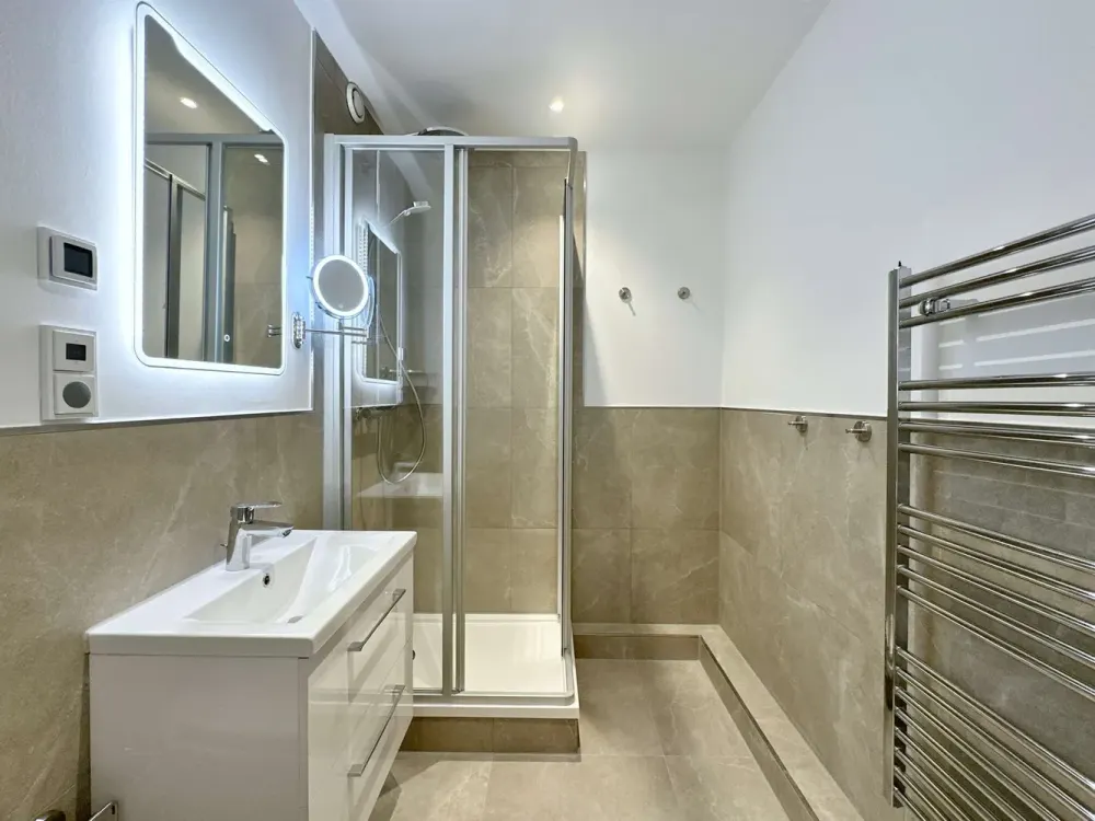 Hochwertig sanierte 1,5-Zimmer-Wohnung mit exklusiver Einbauküche & Balkon