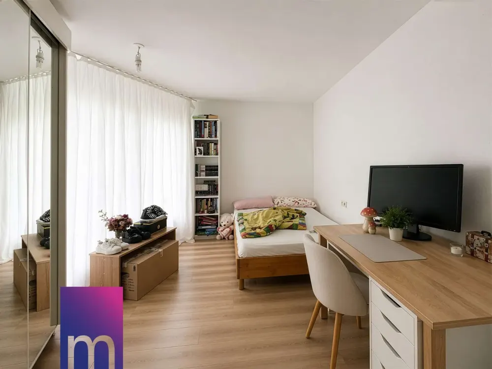 Helle 2-Zimmer-Wohnung mit überdachtem Freisitz und schönem Garten