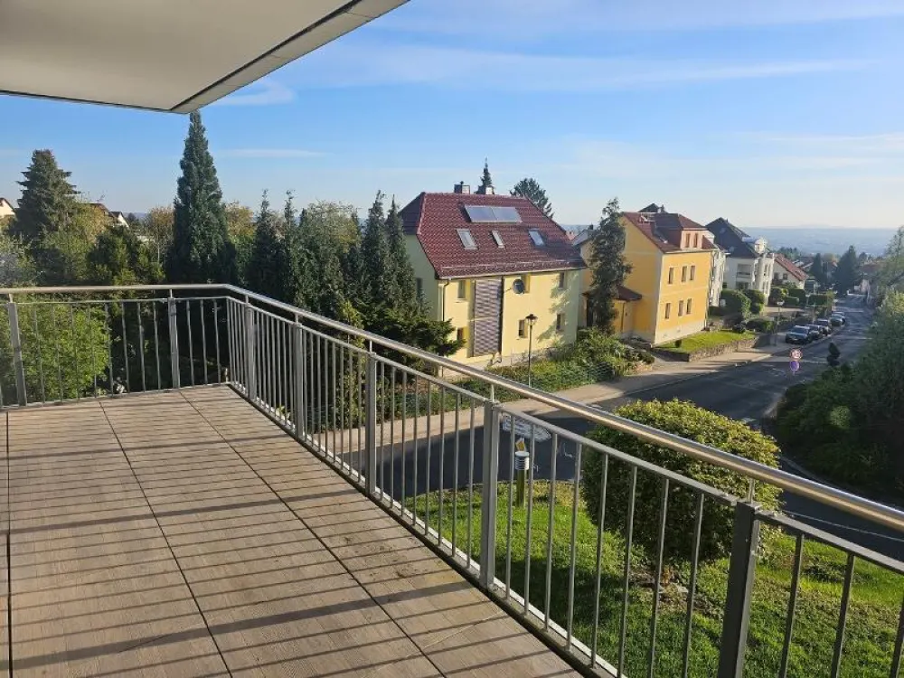 Komfortwohnen in Pesterwitz: Familienwohnung mit großem Balkon, 2 Bädern, Lift & TG