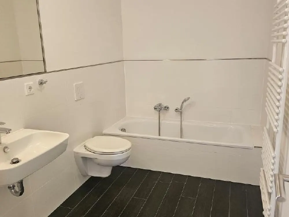 Komfortwohnen in Pesterwitz: Familienwohnung mit großem Balkon, 2 Bädern, Lift & TG