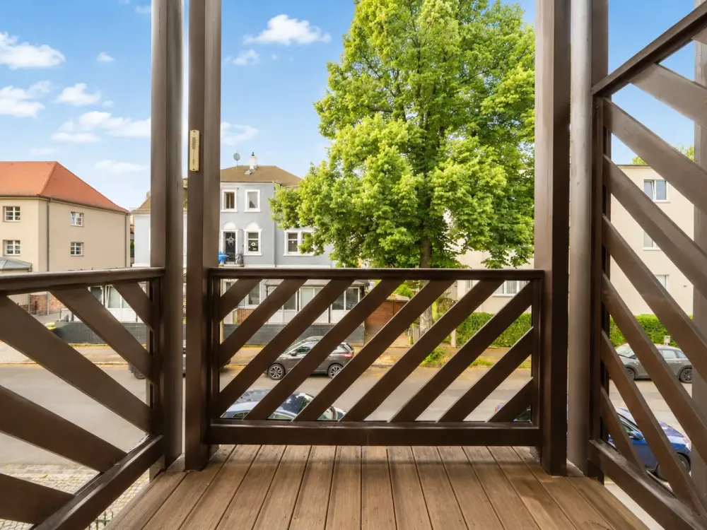Frisch renovierte 2-RW im 1. OG* sonniger Balkon* Bad mit Dusche* Keller* zentrale Lage* PKW-SP*