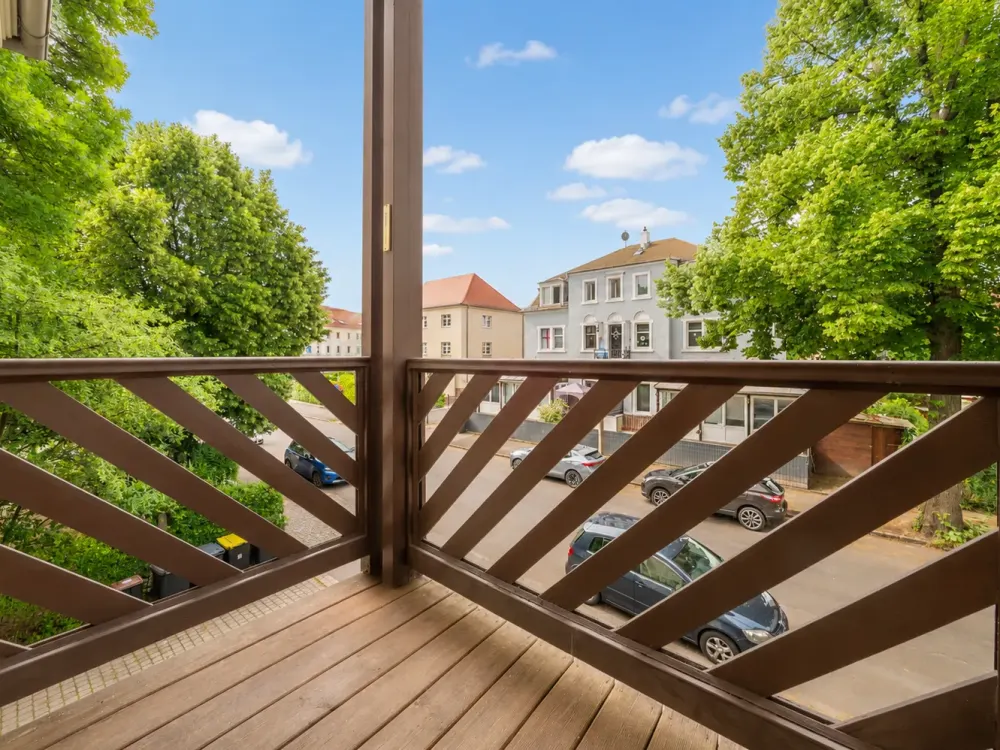 Frisch renovierte 2-RW im 1. OG* sonniger Balkon* Bad mit Dusche* Keller* zentrale Lage* PKW-SP*